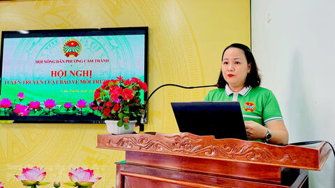 Hội Nông dân phường Cẩm Thành tuyên truyền Luật Bảo vệ môi trường, hướng dẫn phân loại rác thải tại hộ gia đình