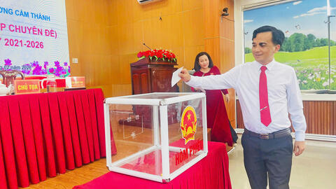 HĐND phường Cẩm Thành bầu Phó Chủ tịch UBND phường