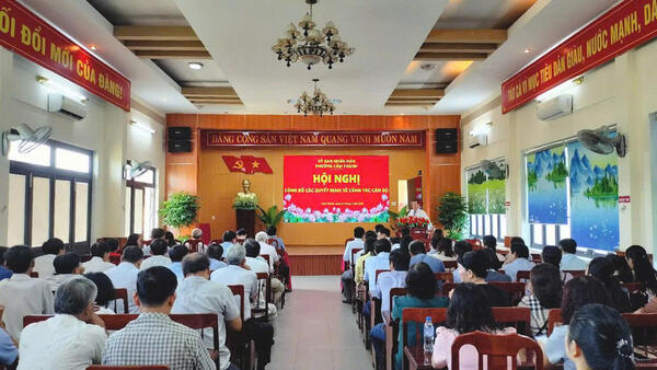 UBND phường Cẩm Thành công bố các quyết định công tác cán bộ và thành lập các đơn vị chuyên môn thuộc phường