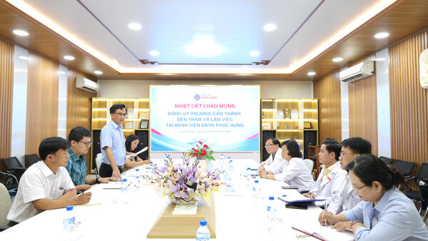 Thường trực Đảng ủy phường Cẩm Thành làm việc với Bệnh viện Đa khoa tư nhân Phúc Hưng